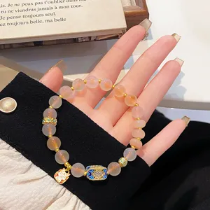 Bracelet de perles en agate translucide douce avec joli pendentif chat pour femmes
