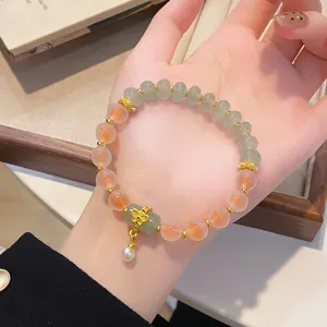 Bracelet en agate style fée douce avec pendentif papillon doré et perle bijou de mode chic