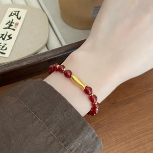 Neues chinesisches rotes Achat Armband mit goldenem Fisch Anhänger als Geschenk Detail