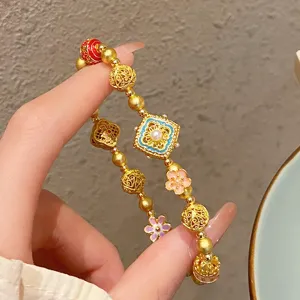 Bracelet De Perles En Cuivre Plaqué Or Rétro Ethnique De Style Chinois Palais Classique Culture Fleur Papillon Perle Artificielle Charme Bracelet Élégant Bijoux De Main Cadeau Pour Femmes