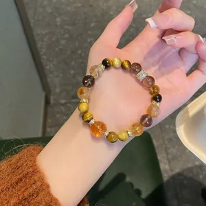 Magnifique bracelet de perles en pierres naturelles avec des intercalaires brillants.