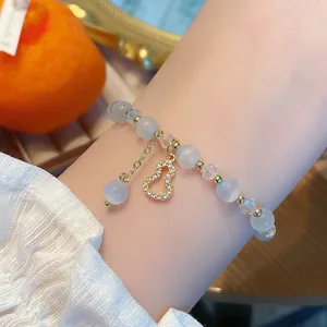 Bracelet en pierre oeil de chat elegante avec pendentif courge pave, bijou doux cadeau.