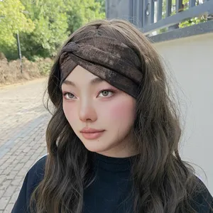 Metallisches verdrehtes Stirnband für Damen, stylisches Sport Haarband und Haar-Accessoire.