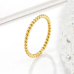Bague Torsade en Acier Titane Minimaliste Plaqué Or 18K Fine Chaîne de Corde Bague de Doigt pour Femme Bijoux de Bande Empilables Géométriques Cadeau