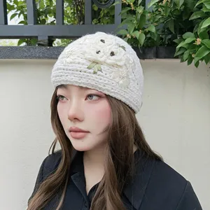 Berretto in maglia grossa con decorazione a nastro, elegante copricapo caldo per autunno e inverno.