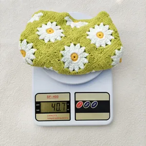 Handmade crochet daisy headband knit hair accessory detail view showing 40.7g weight