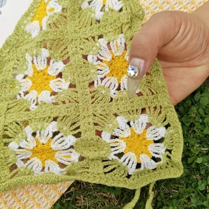 Detailed crochet floral triangle headscarf, green and white daisy hair band style.
