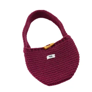 Borsa a mano in maglia tinta unita con bottone in corno, mini borsa casual e versatile.