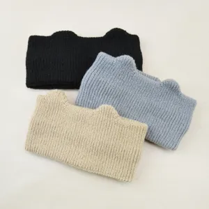 Dettaglio fascia orecchie gatto maglia, morbida benda larga, cerchietto caldo autunno inverno.