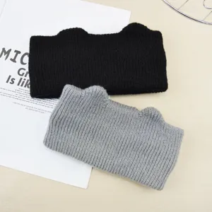 Graziosa fascia per capelli lavorata a maglia con orecchie di gatto, morbida e calda d'inverno.