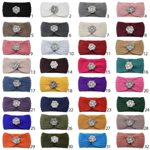 Πλεκτό headband με στρασ περλα καμελια λουλουδι, ζεστο χειμερινο αξεσουαρ μαλλιων.