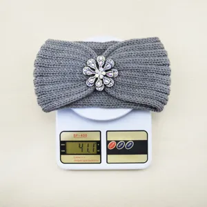 Detailed shot of grey knitted headband with colorful crystal flower showing 41.1g weight.