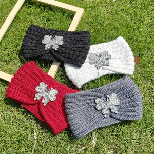 Gestricktes Stirnband mit Strassschmetterling, warmes Winter Haarband fuer Sport und Mode.
