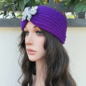 Lila gestricktes Stirnband mit glitzerndem Strass-Schmetterlingsdetail für den Alltag.