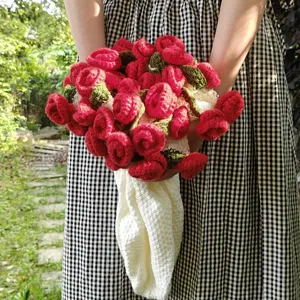 Bouquet di coperte di fiori di rose all'uncinetto fatte a mano, comoda coperta in maglia per regali.