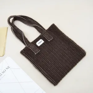 Καφέ πλεκτή τσάντα tote για γυναίκες, casual τσάντα ώμου με κάθετες ρίγες, απαλή.