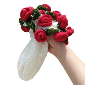 Coperta bouquet di rose all'uncinetto, morbida coperta floreale lavorata per San Valentino.