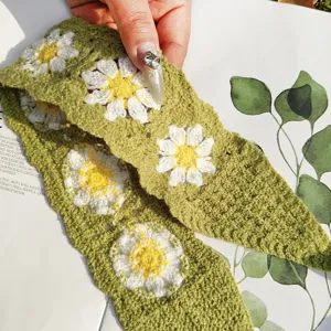 Green crochet floral headband with cute daisy design, handmade pastoral hair band for women.