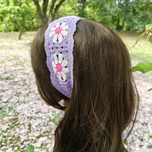 Knitted crochet headband with cute daisy floral pattern, sweet pastoral hair band style.