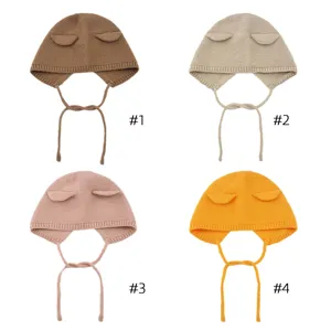 Schattige gebreide baby muts met oren en kinbandjes, zachte warme wintermuts voor kinderen.