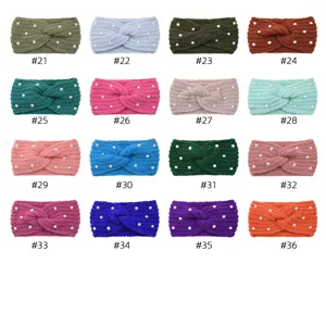 Vista dettagliata di fasce per capelli intrecciate in maglia di perle con varie varianti.