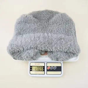 Grijs pluche berenoren muts winter warme pluizige gebreide muts dikke omslagmuts voor vrouwen.