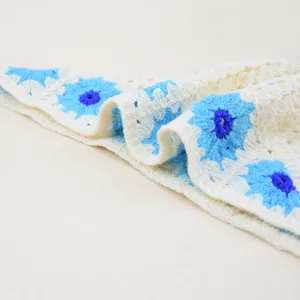 Häkelblumen Dreieck Haartuch Detail, süßes Gänseblümchen Strick Stirnband für Damen.
