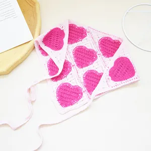 Foulard triangulaire crochet cœur, bandeau tricoté rose doux pour femmes et filles au printemps.