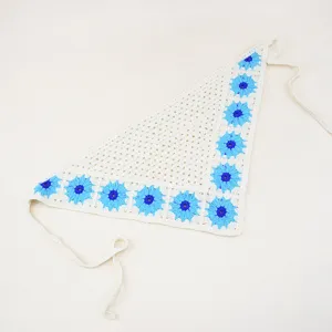 Handgemachte gehäkelte Blumen Bandana Stirnband, weißes Strick Haartuch für Damen.