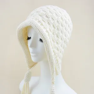 Berretto in maglia bianca con trecce, cappello uncinetto inverno, cappello lana nappa.