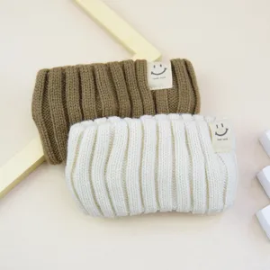Knit headband retro wool hairband minimalist yoga face washing hair accessory detail view