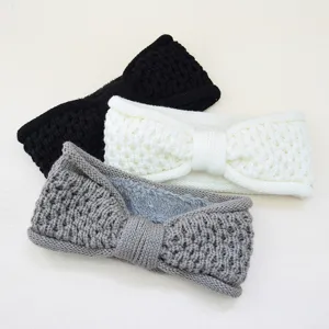 Détail bandeau tricoté avec doublure peluche douce, nœud chaud accessoire cheveux hiver.