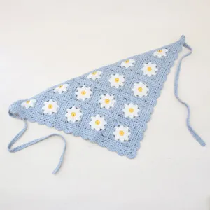 Blauwe gehaakte madeliefje driehoek haarscarf, schattige bloemen bandana hoofdband voor dagelijks.