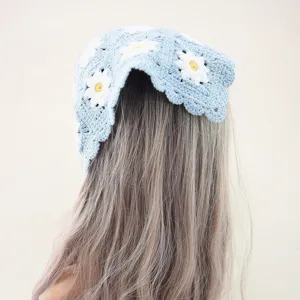 Gehaakte madeliefje driehoek hoofddoek zoete blauwe gebreide haarband voor vrouwen lente stijl