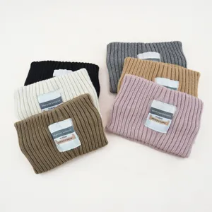 Strick Stirnband einfarbig winter warm Haarschmuck Detailansicht mit mehreren Farben.