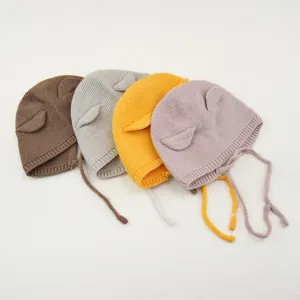 Leuke gebreide baby muts met berenoren en koorden winter warme peuter muts effen