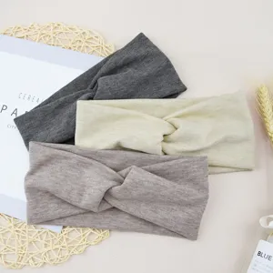 Gestreicktes Twist-Stirnband-Set, elastisches breites Haarband, stylisches Yoga-Accessory.