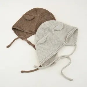 Schattige gebreide baby muts met oren en kinbandjes, zachte warme wintermuts.