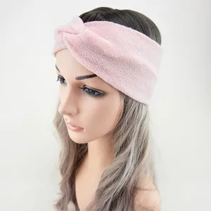 Detail view of a pink knitted cross headband, perfect for sports, yoga, and daily face washing.