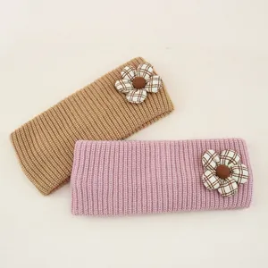 Knit floral headband for women and girls, winter warm fleece hair hoop with cute plaid flower.