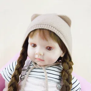 Leuke gebreide baby muts met berenoren en kinbandjes, warme winter peuter mutsje.