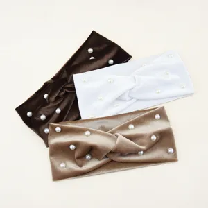 Samt Perlen Stirnband Detailansicht mit Kreuzdesign in drei eleganten Farben für Damen.