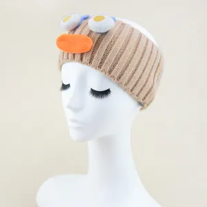 Lustiges Strickstirnband mit großen Augen und Entenschnabel für Yoga und Gesichtswasche.