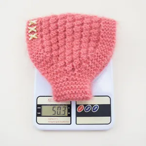 Fascia in maglia rosa con decoro a croce in strass, scaldino per orecchie invernale.