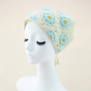 Gehaakte madeliefje hoofddoek detail, retro landelijke stijl katoenen haarband.