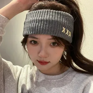 Fascia per capelli in maglia grigia da donna con decorazioni strass X elegante cerchietto accessorio