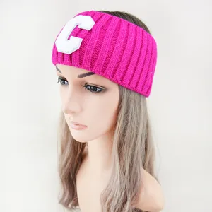 Fascia per capelli in maglia rosa con toppa lettera C bianca, accessorio per capelli largo stile Y2K.