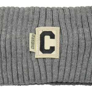 Bandeau tricoté gris avec patch lettre C et etiquette tendance, accessoire de cheveux doux.