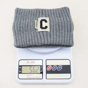 Bandeau tricoté gris avec patch lettre C, large bandeau chaud pour femme yoga lavage du visage.