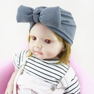 Graue Baby Turban Mütze mit Knoten elastisch süße Schleife Kopfbedeckung Detail Ansicht